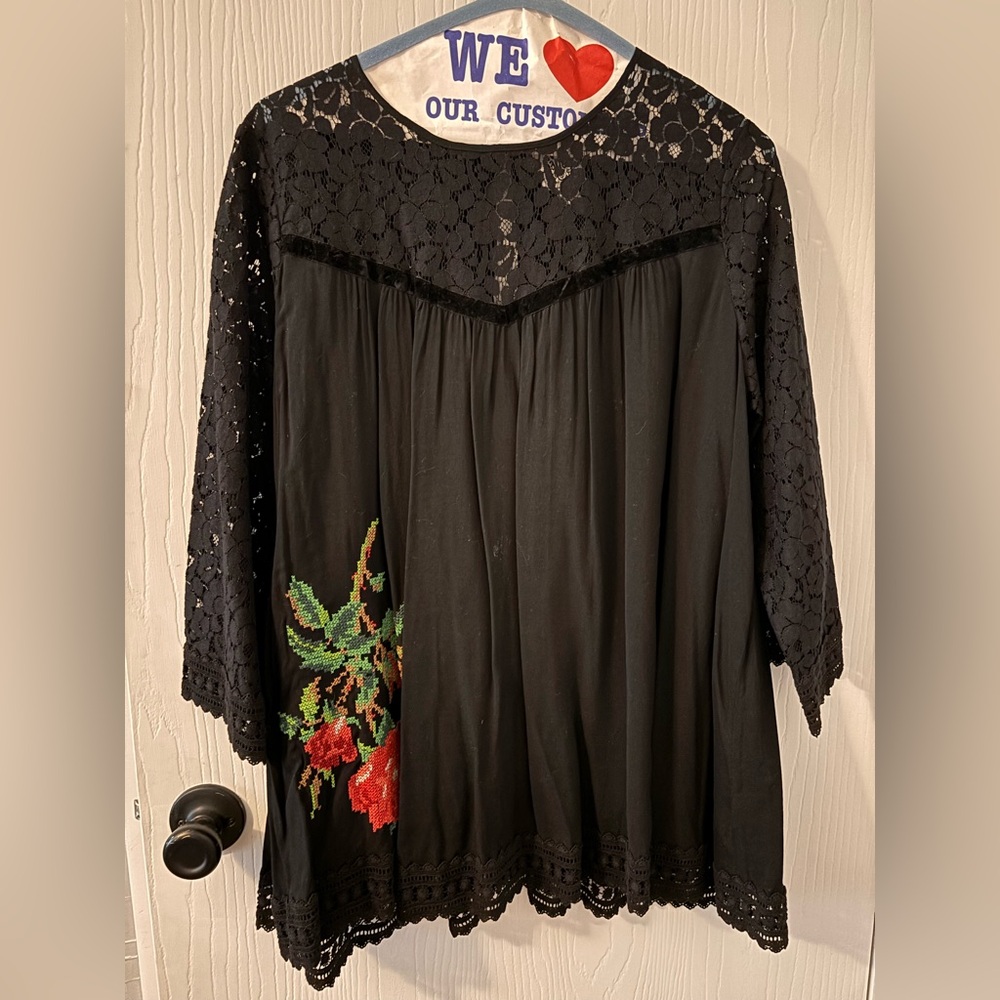 Black Ivy Jane Rose Top